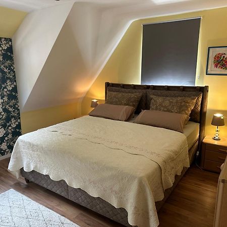 Große und helle Ferienwohnung für bis zu 6 Personen Loßburg Exterior foto
